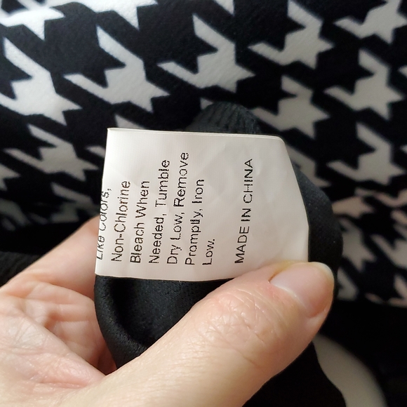 Shein Houndstooth Dramatic Puff Sleeve Blouse Size L - Picture 6 of 7